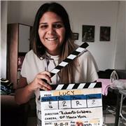 Profesora de español nativo, graduada en un máster en brand and lifestyle experience y apasionada por el medio audiovisual